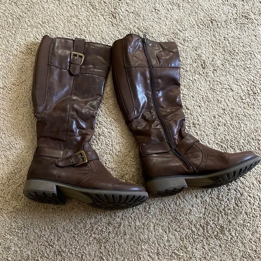 Size 6 Brown Baretraps boots